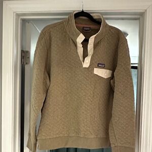 Patagonia women’s olive pullover  with Button Details